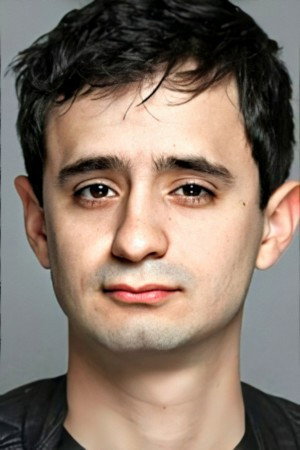 Fabrizio Santini as Memo in La oficina