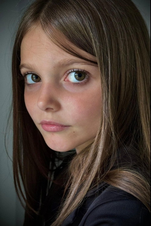 Isabella Astbury as Lucy in The Unstoppable Jenny Garcia