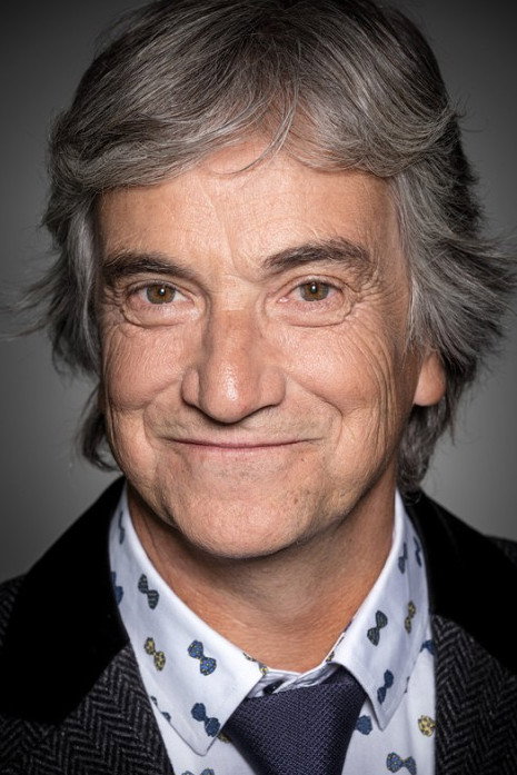Francisco Reyes as Martín Echaurren in La fiera