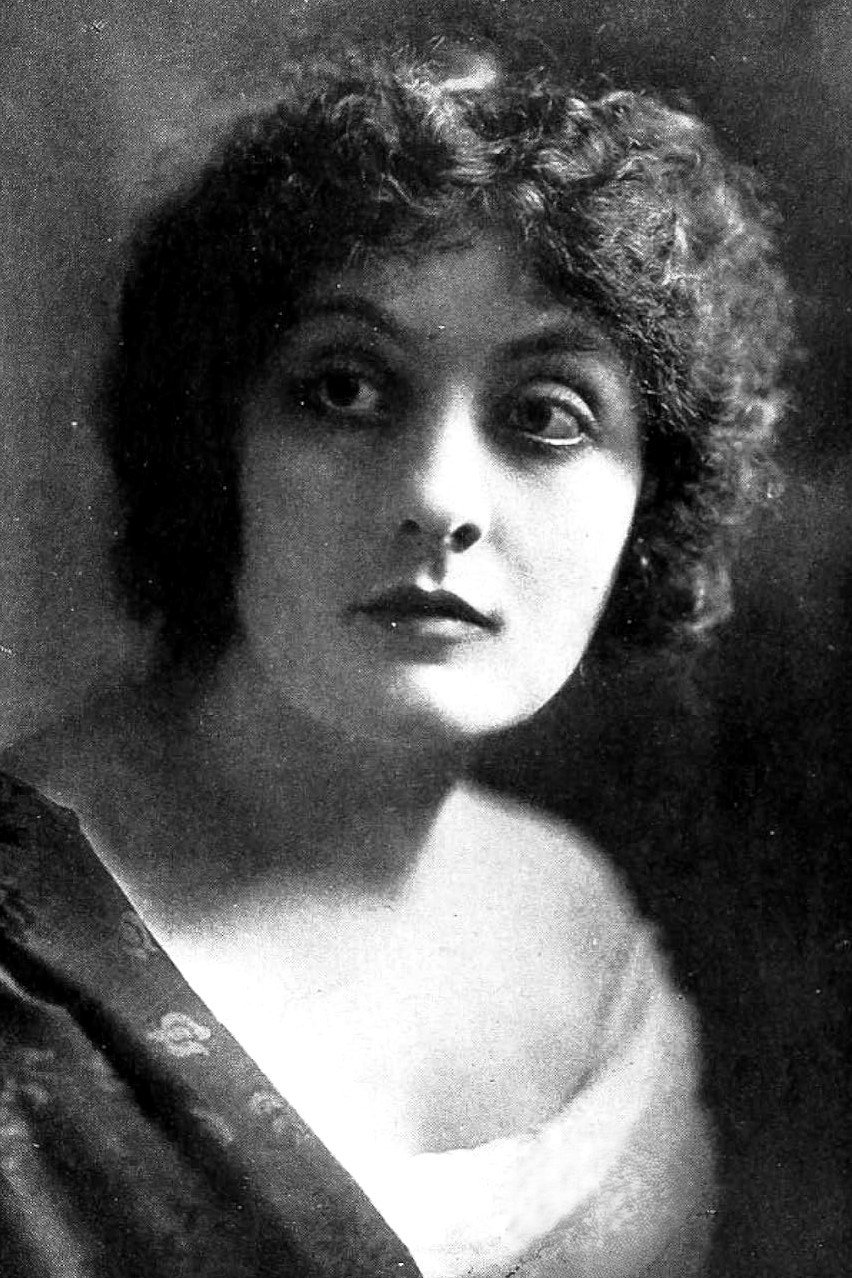 Marin Sais as Elisa in The Mountain Witch