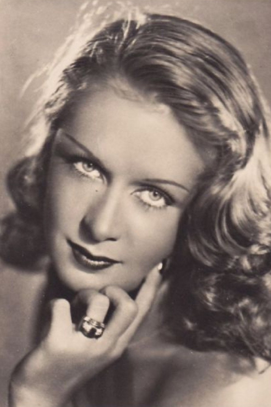 Vera Carmi as Elena Ulianova, hermana de Nadia in Revelation