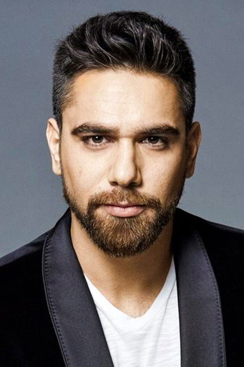 Kadir Doğulu as Aziz Korkmazer in Vuslat