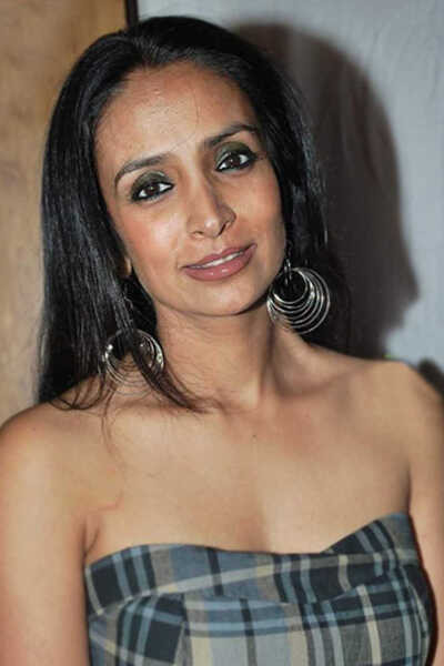 Suchitra Pillai as Dana in Bebaakee
