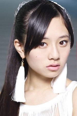 伊藤萌々香 as Usui Natsuna in Girl Gun Lady