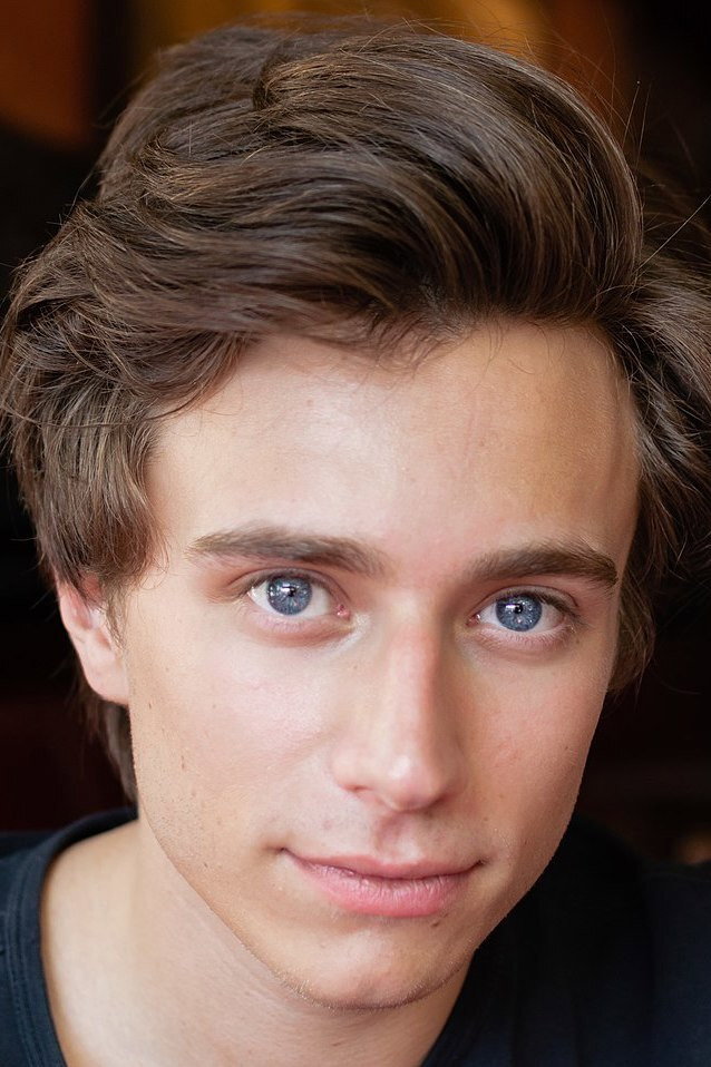 Axel Auriant as Félix in Plan B