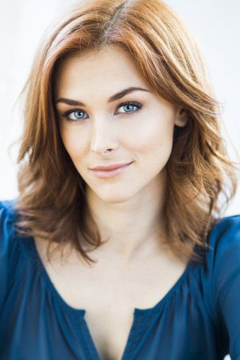 Anne-Julie Proulx as Alice in L'Albero