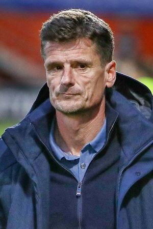 Wim Jonk as Self in Volendam, een dorp in de Eredivisie