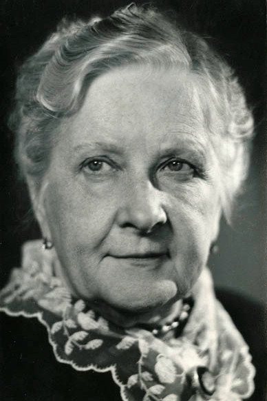 Елена Шатрова as Polina Antonovna in Post in the Mountains
