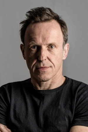 Arkadiusz Brykalski as Agency Head in Mother's Day