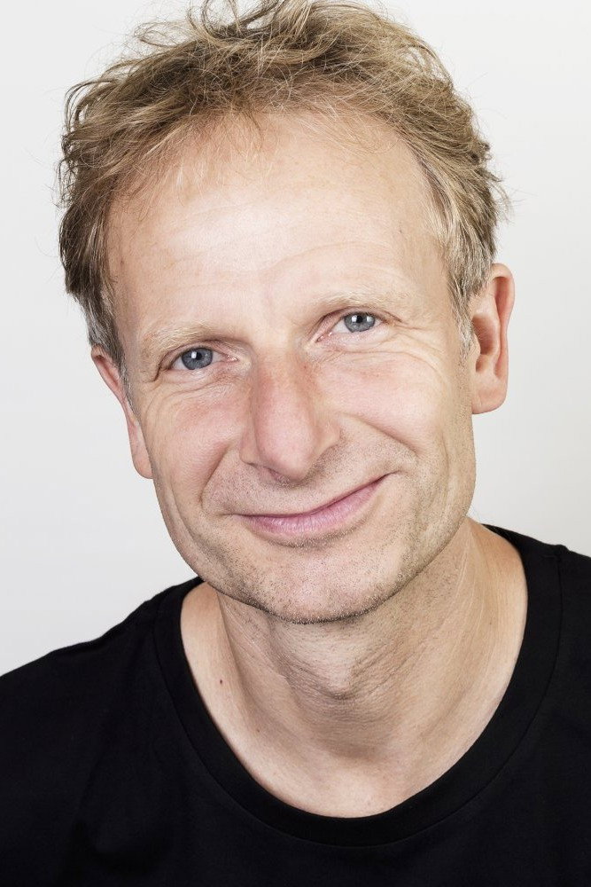 Kristian Holm Joensen as Lygtemanden in Heksebeth og den hovedløse magi