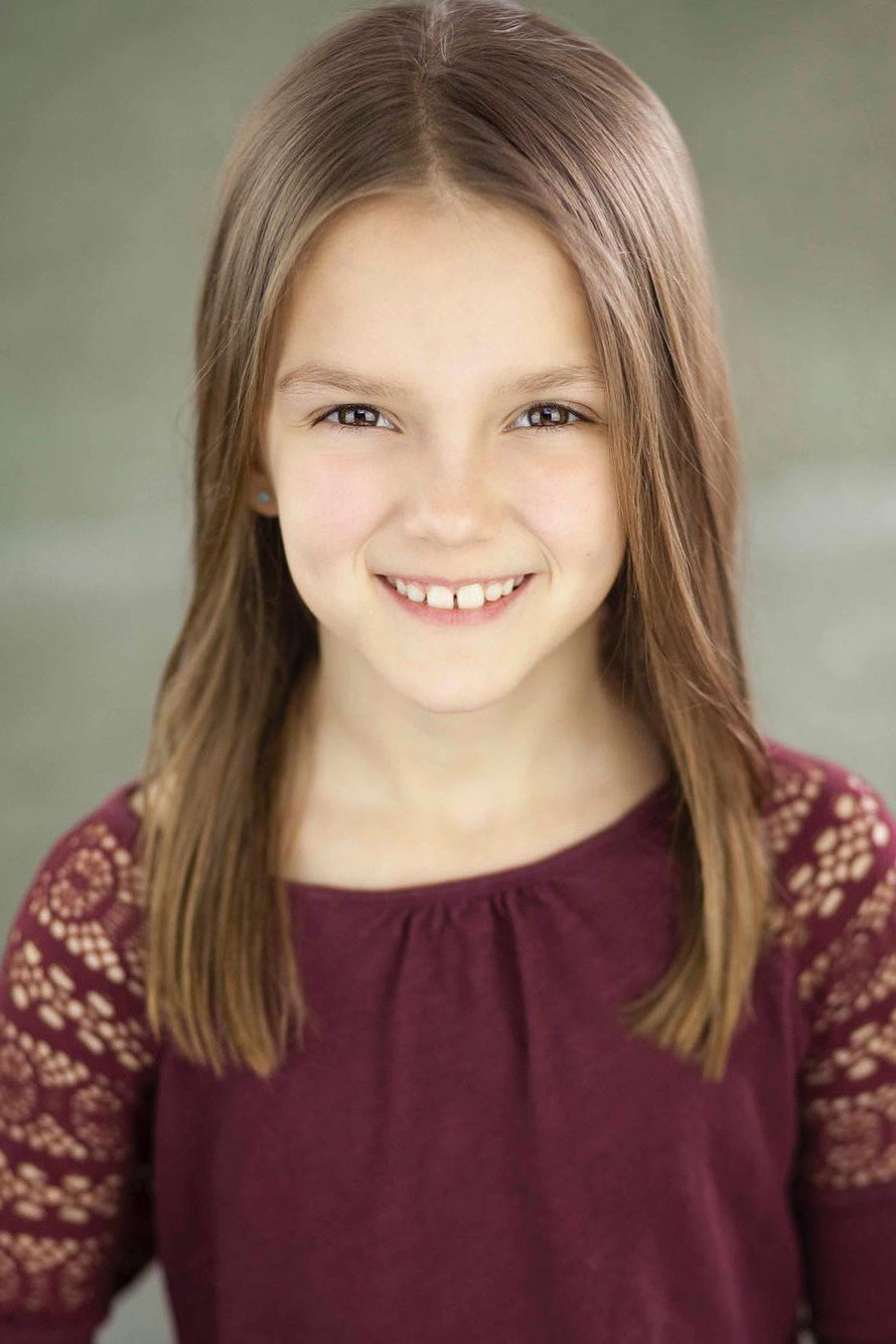 Abbie Magnuson as Young Lily in Dying to Be You