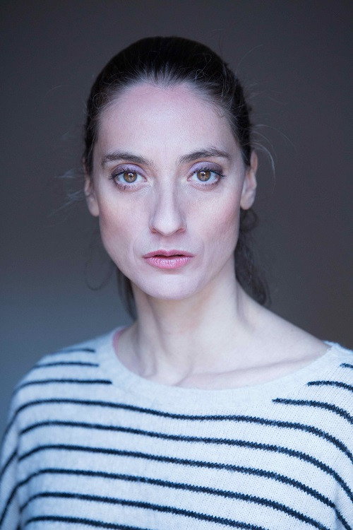 Anna Della Rosa as Fabiana in Uno di famiglia