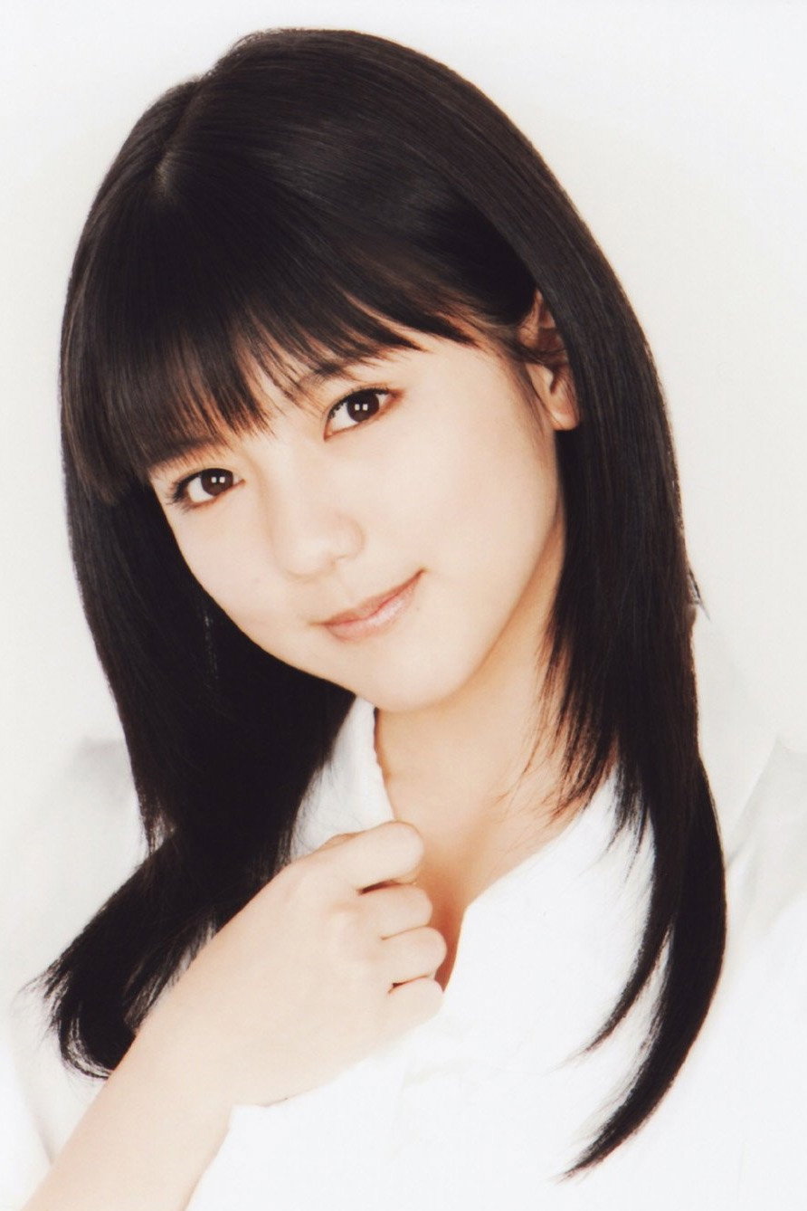 真野恵里菜 as Yasue Tanaka in The Full-Time Wife Escapist