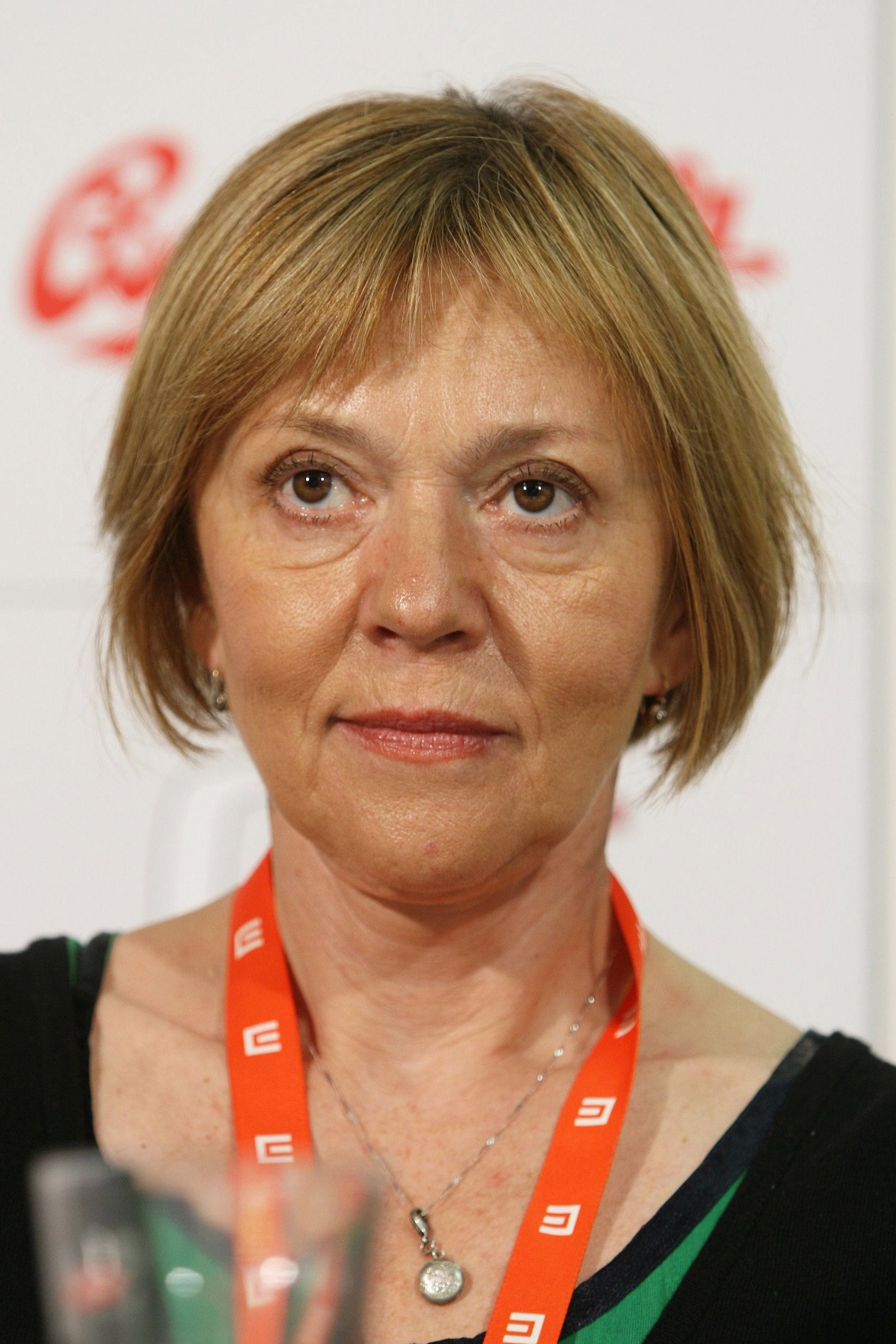 Lenka Termerová as sociální pracovnice in Ani málo, ani moc...