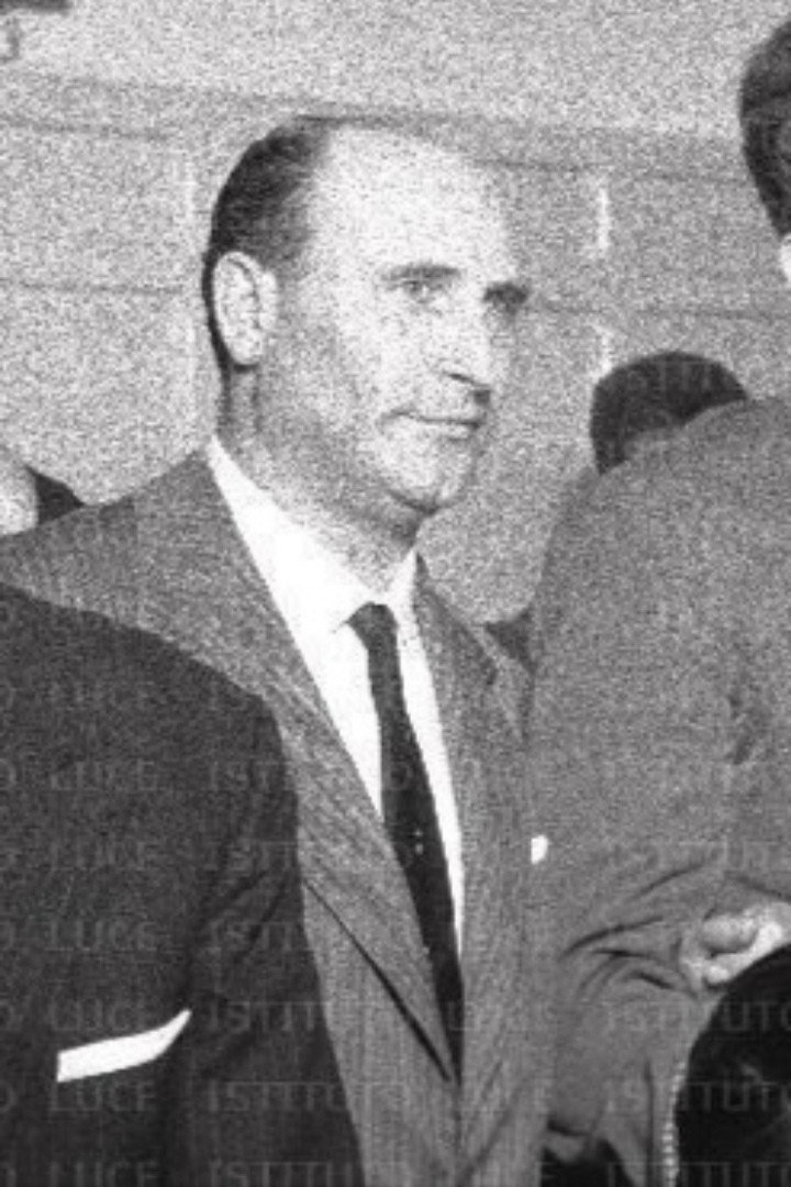 Terenzio Cordova as Prosecutor in Hands Over the City