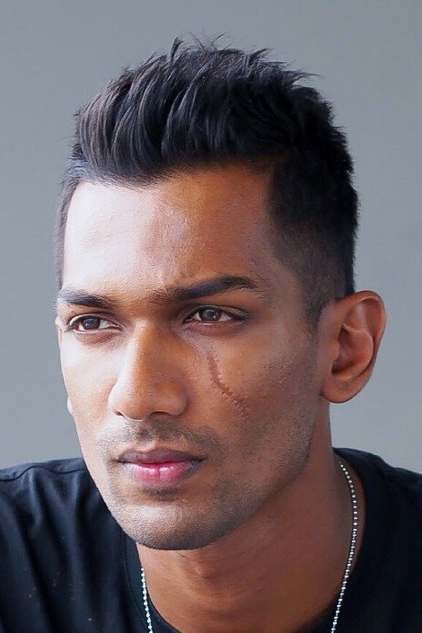 Theebaan Govindasamy as Suresh in Ada Hantu