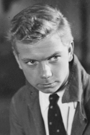 Kaj Hjelm as Olle Svensson in Young Eagles