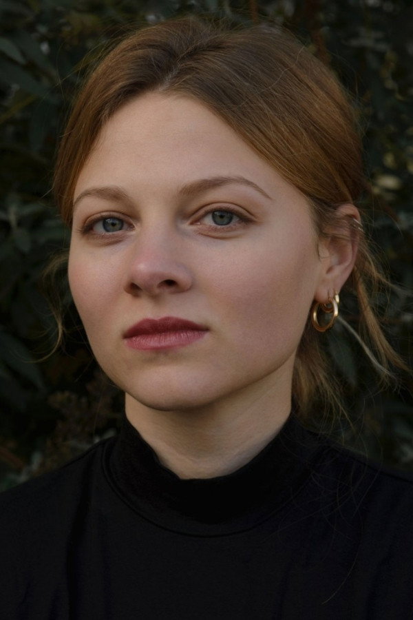 Alexandra Schmidt as Jennifer in Kurz nach Schalling unterm Berg