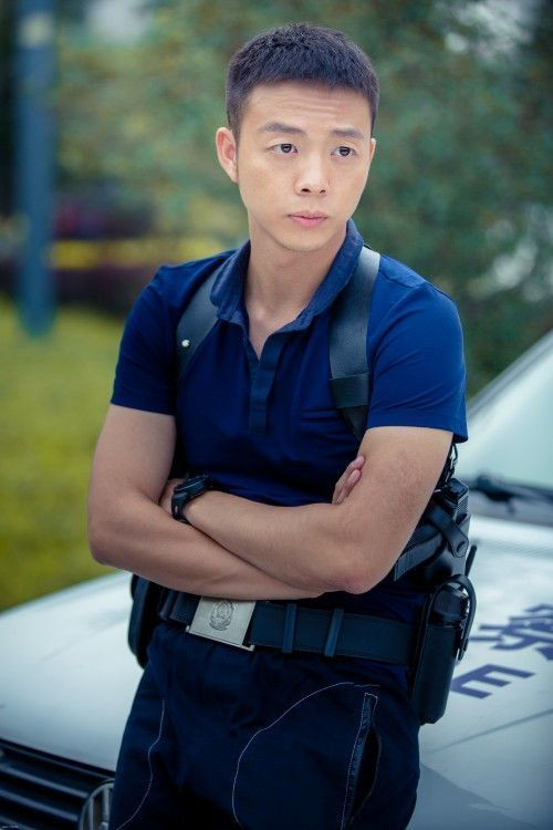 张圣岳 as 肖成钢 in Police Brother Pot