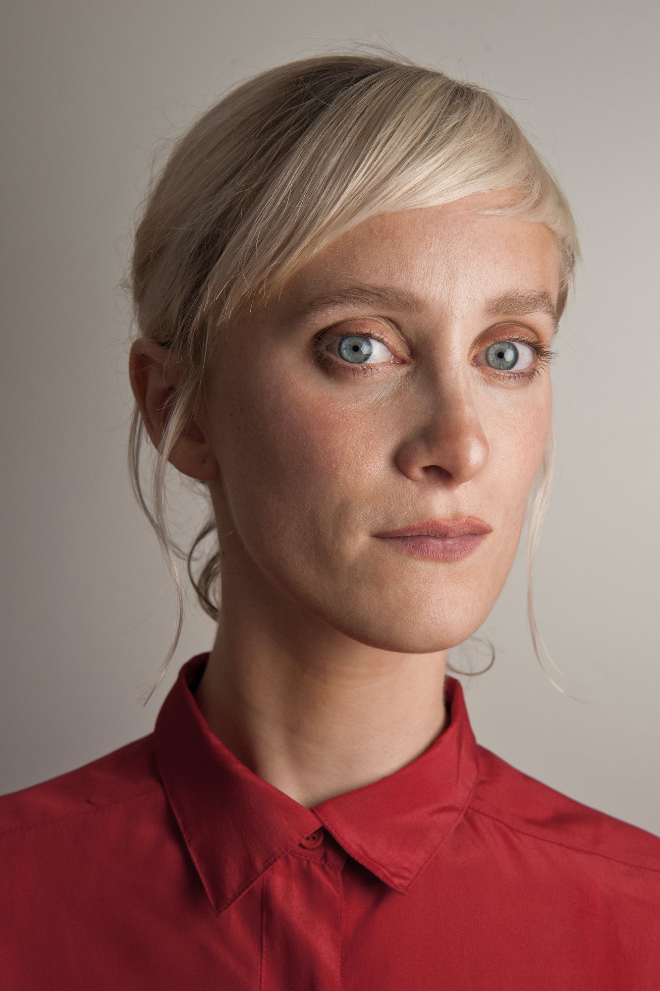 Anaël Snoek as Paola in Inexorable