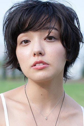 我妻三輪子 as Momoko in The Pinkie