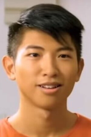 Cheuk Piu Champi Lo as Chunho in Delivery Boy