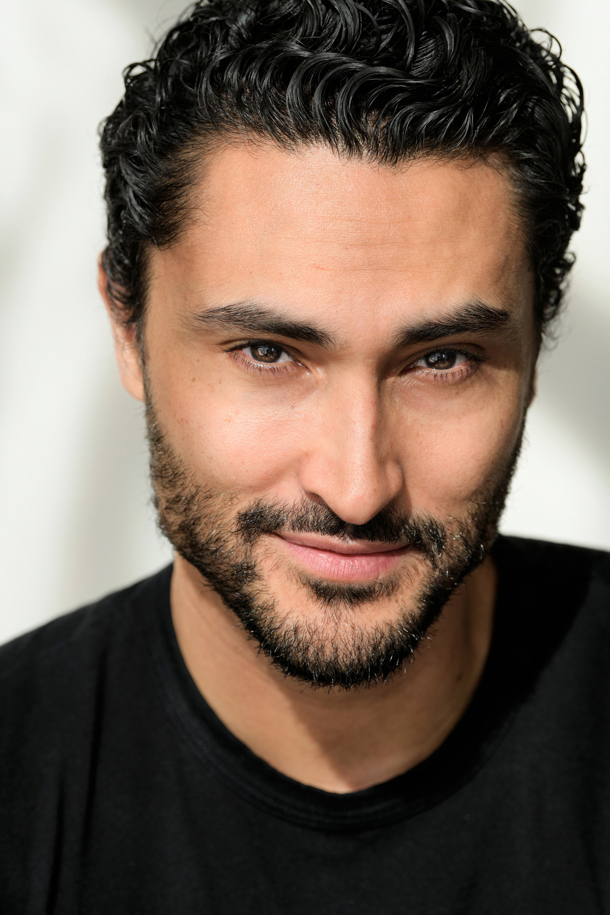 Jonny Cruz as Jesus (voice) in Seis Manos