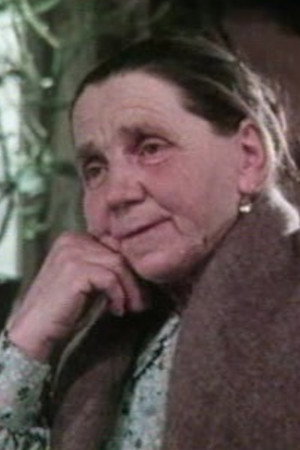 Evdokia Alekseeva as babushka Oli in Duck Village