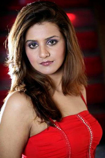 Charulatha as Bindu in Mutham