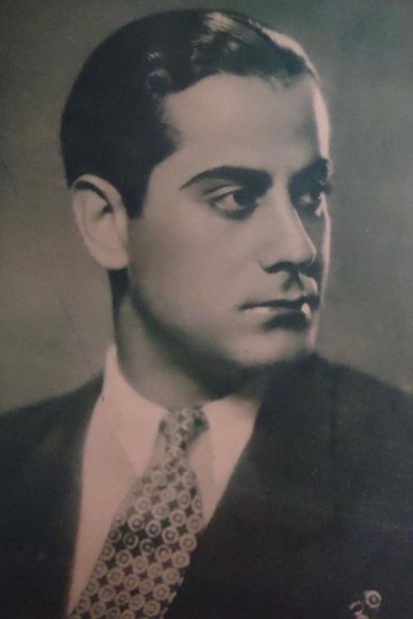 Farid Al-Atrash as وحيد in The Victory of Youth