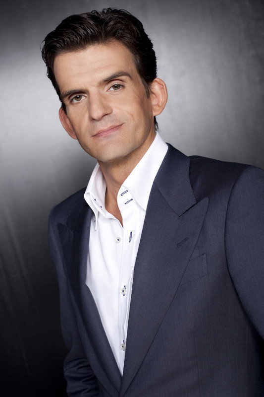 Maurice Wijnen as Self - Coach in De Eindmusical