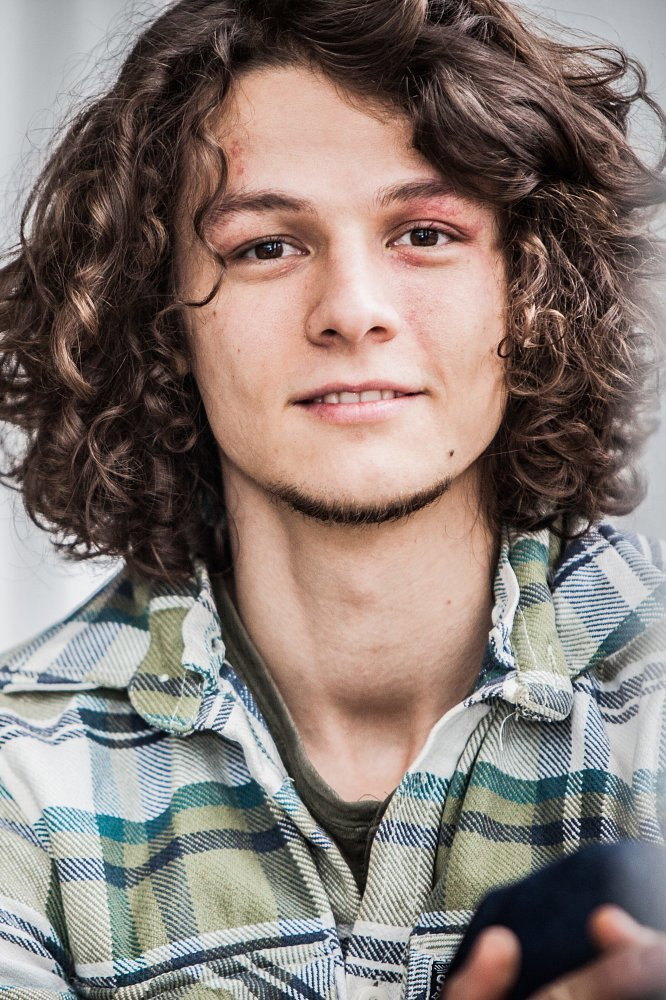 Paul Schlösser as Marian in 16 Overnight!