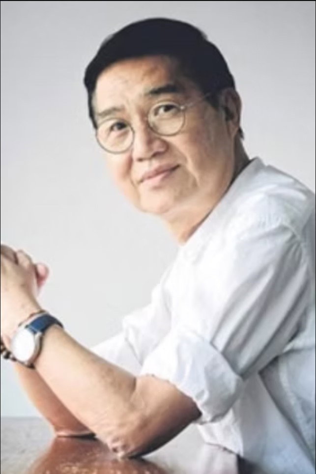 Wenhai Li as 白士聰 in 非一般妈妈