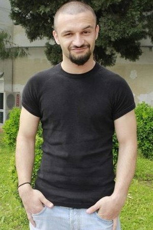 Aykut Elmas as Tahir in Nasıl Yani