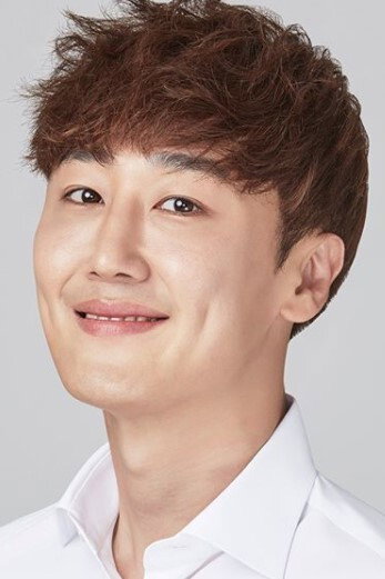 윤진영 as Magician in Never Die