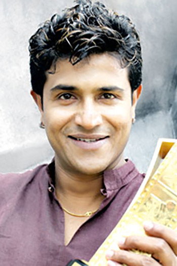 Shashi Tharan as Toy's Seller in Desakan Dewasa
