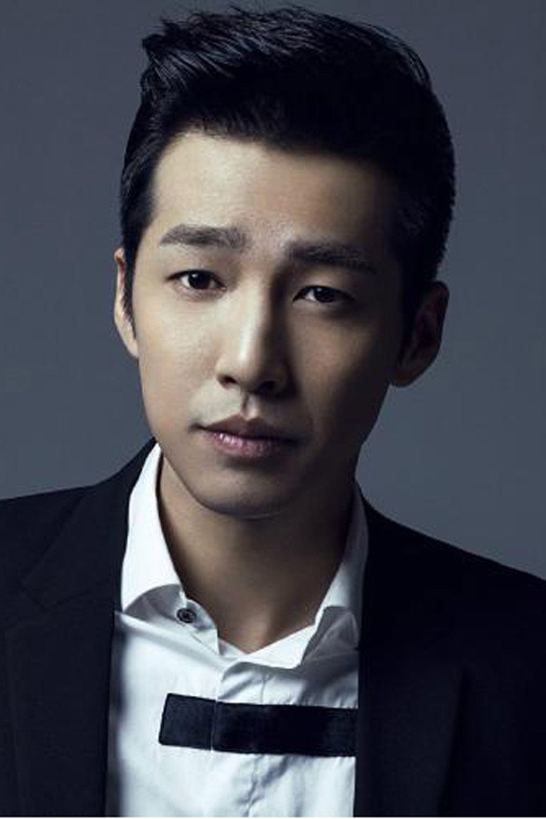Zhou Tingwei as Yu Dule in Smile Code