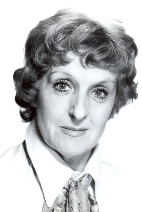 Wanda Stanisławska-Lothe as Ms. Mamoń in The Cruise