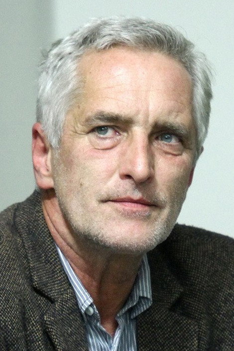 Tomáš Hanák as Bláha in Jseš mrtvej, tak nebreč