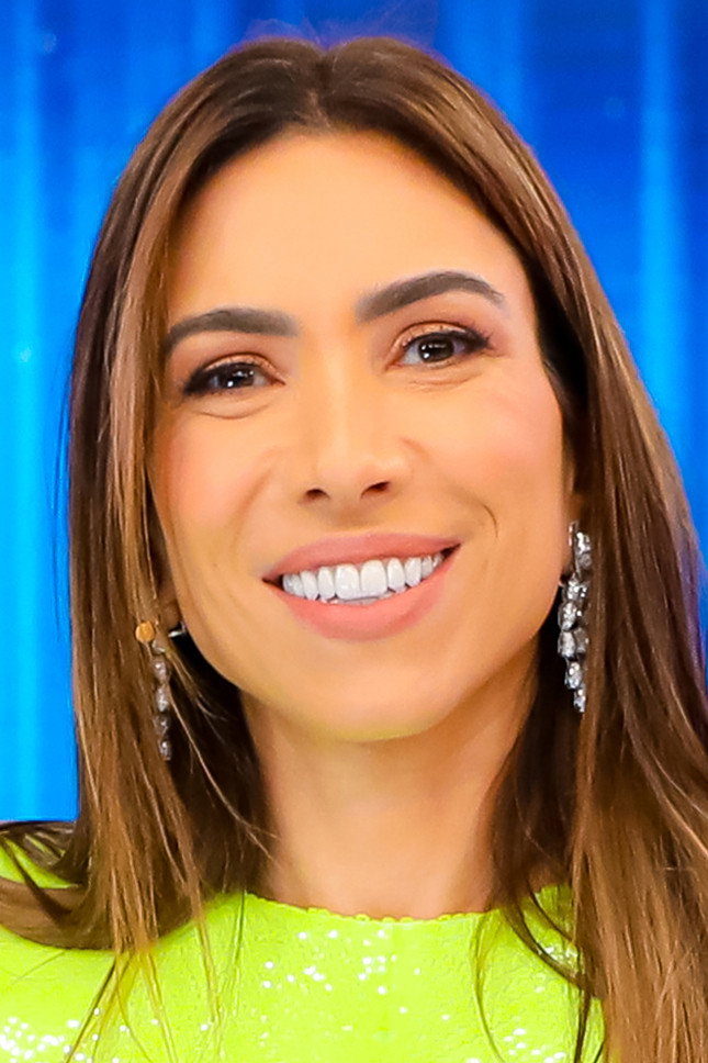 Patrícia Abravanel as Self - Host in Silvio Santos Show