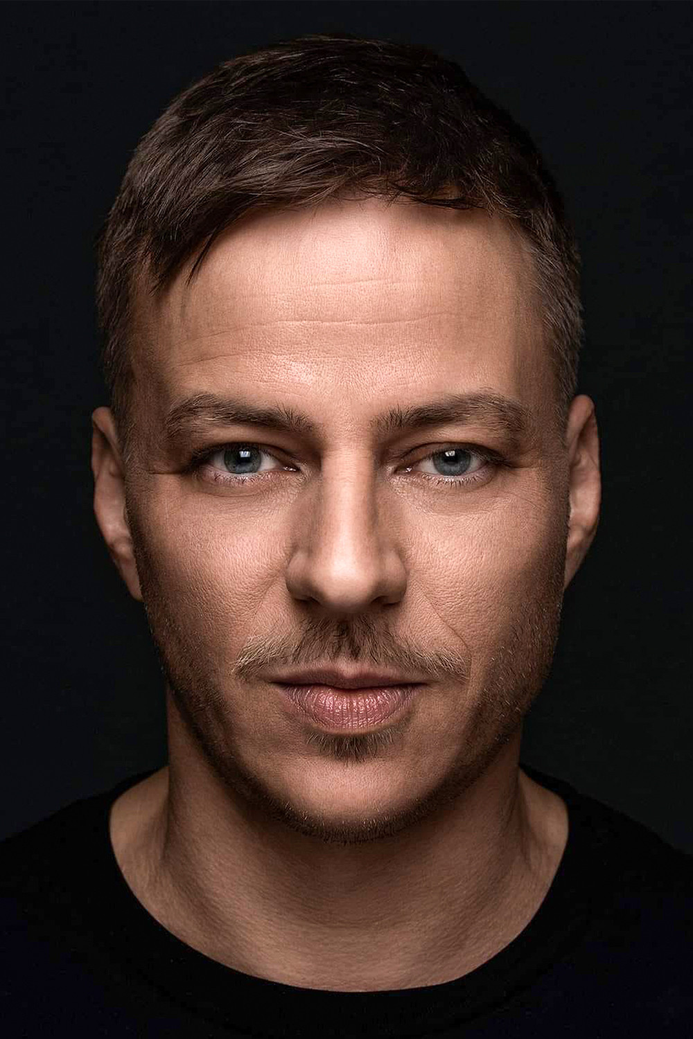 Tom Wlaschiha as Oliver in Verliebte Jungs