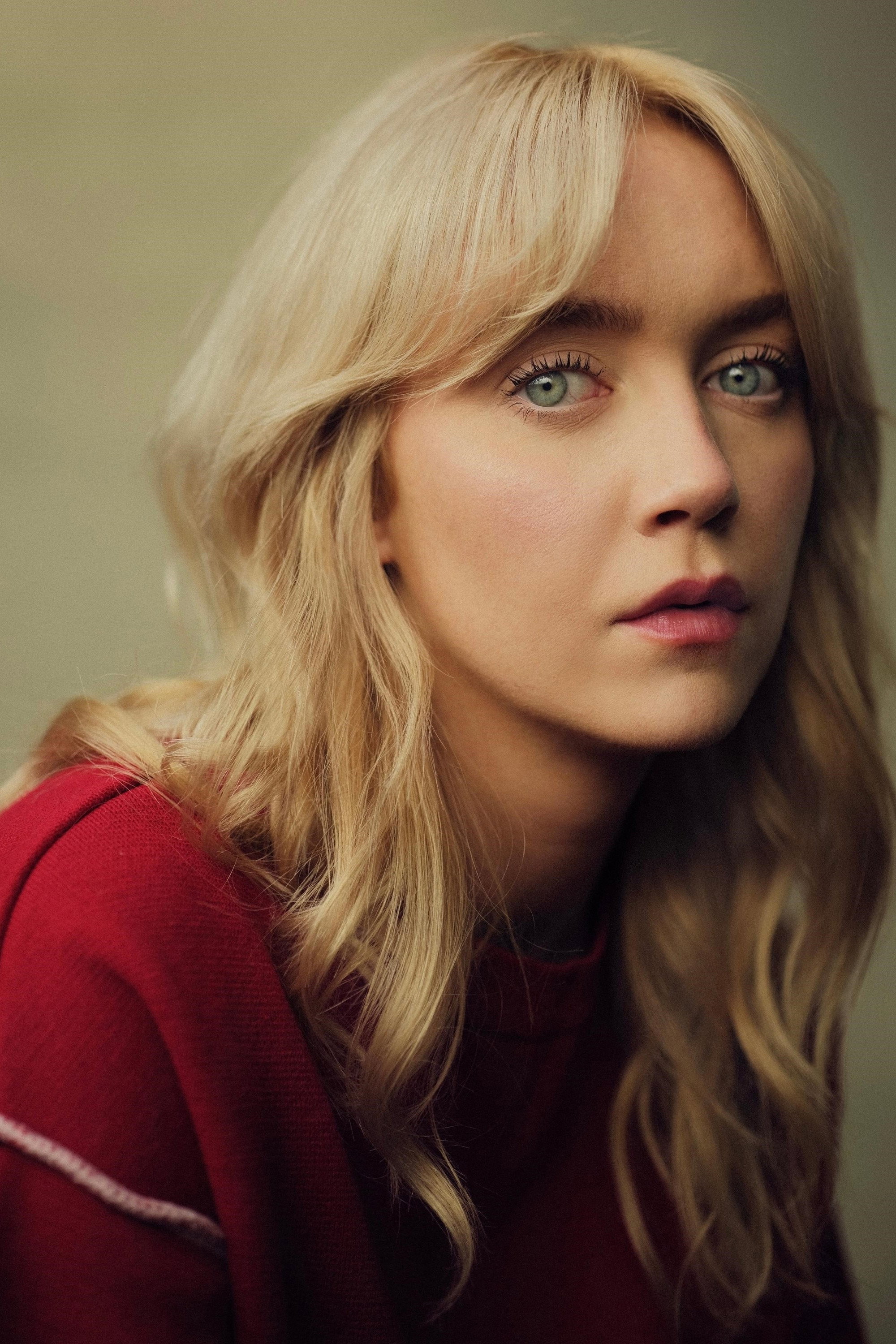 Amelia Kenworthy as Dee in Messenger