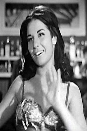 Soheir Magdy as مديحة اخت نادية in Al Moshaghiboun