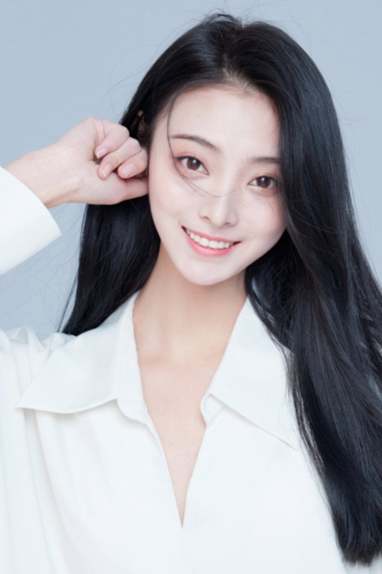 Zhang Xintong as Sister Yang in Blocking The Horse