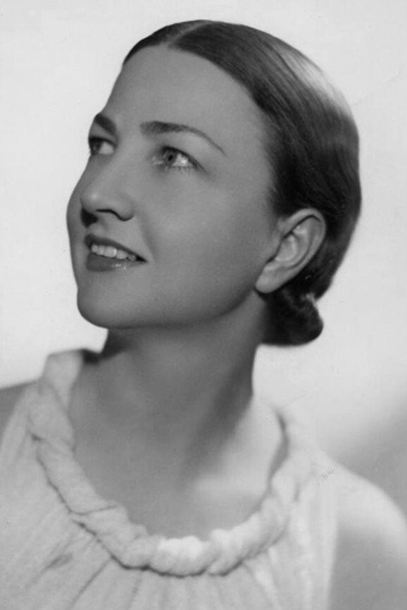 Eula Guy as Trommy, Laurine's Maid in Expensive Husbands