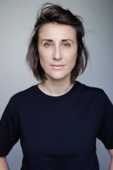 Noémie Caillault as Eva in Petit Jésus
