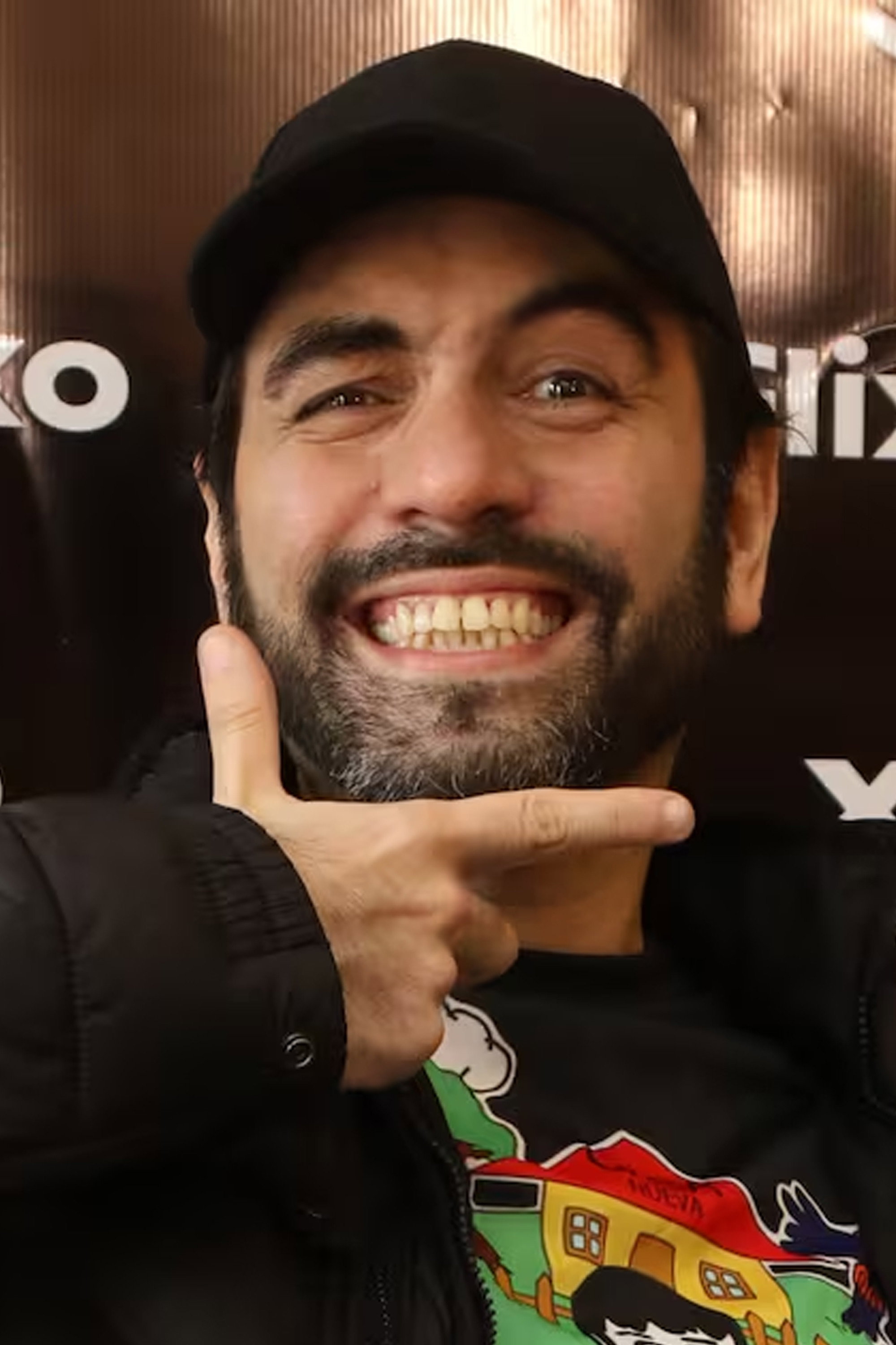 Alejandro Szykula as Carlitox (voz) / Alejo (voz) in Alejo y Valentina