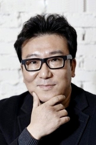 윤제균 as Sang-tae's Employee 1 in Steal It If You Can
