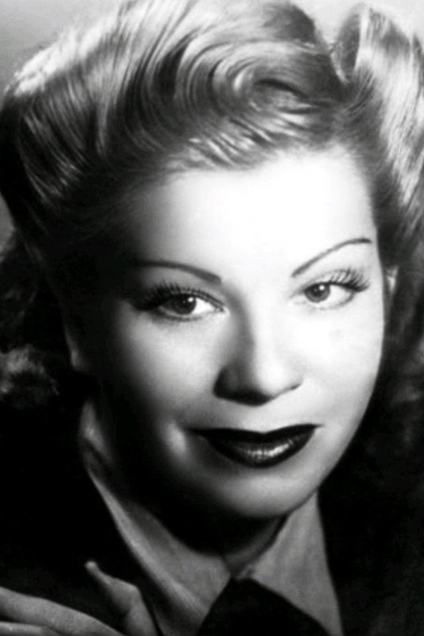 Juana Sujo as Carola in Eclipse de sol