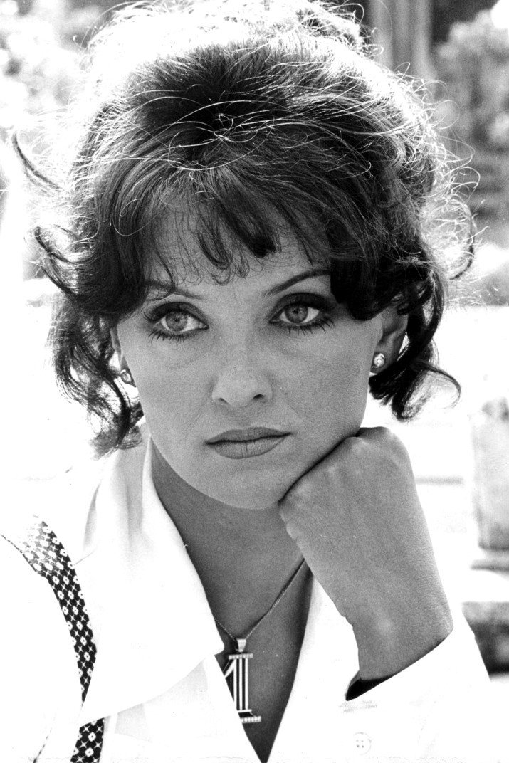 Femi Benussi as Lucia Cerrazini in Strip Nude for Your Killer